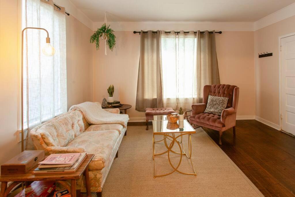 Classic & Cozy Apartments - Parking & Close To Dw Medford Exterior photo