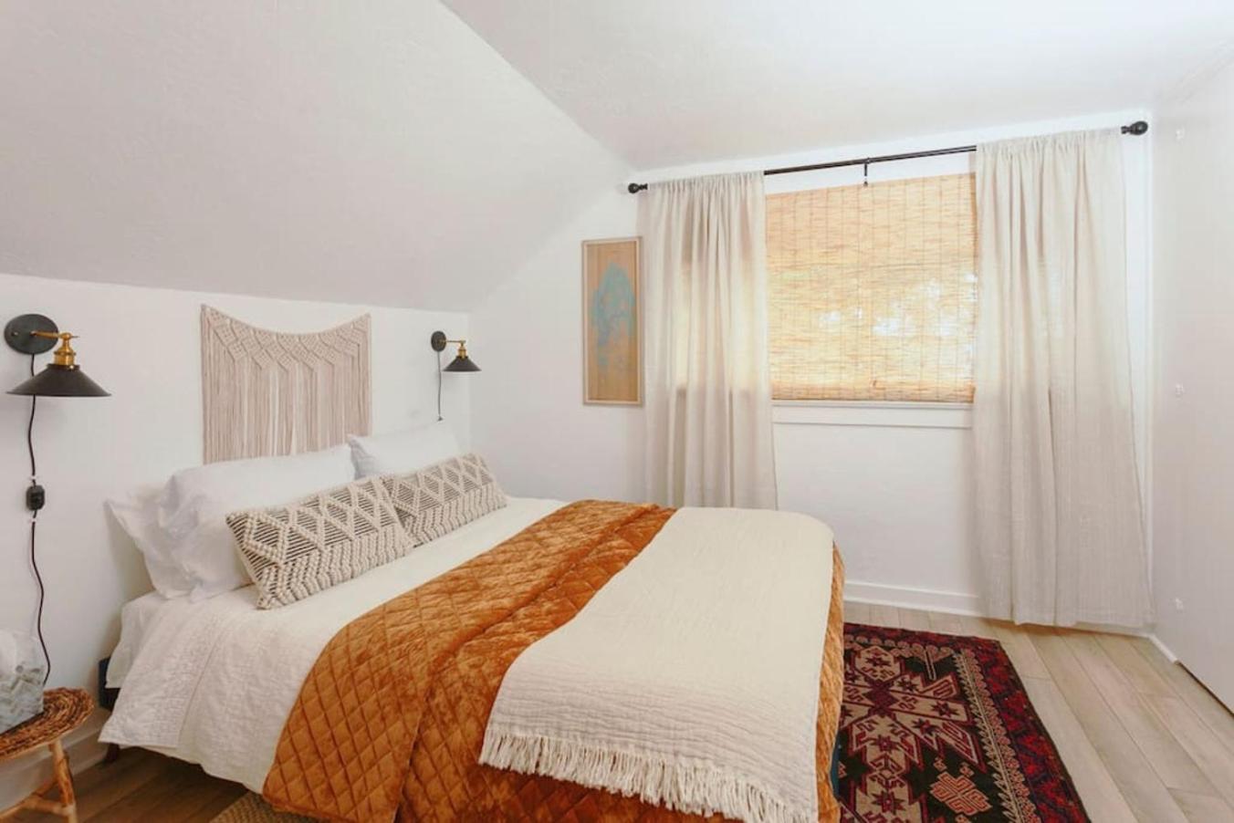 Classic & Cozy Apartments - Parking & Close To Dw Medford Exterior photo