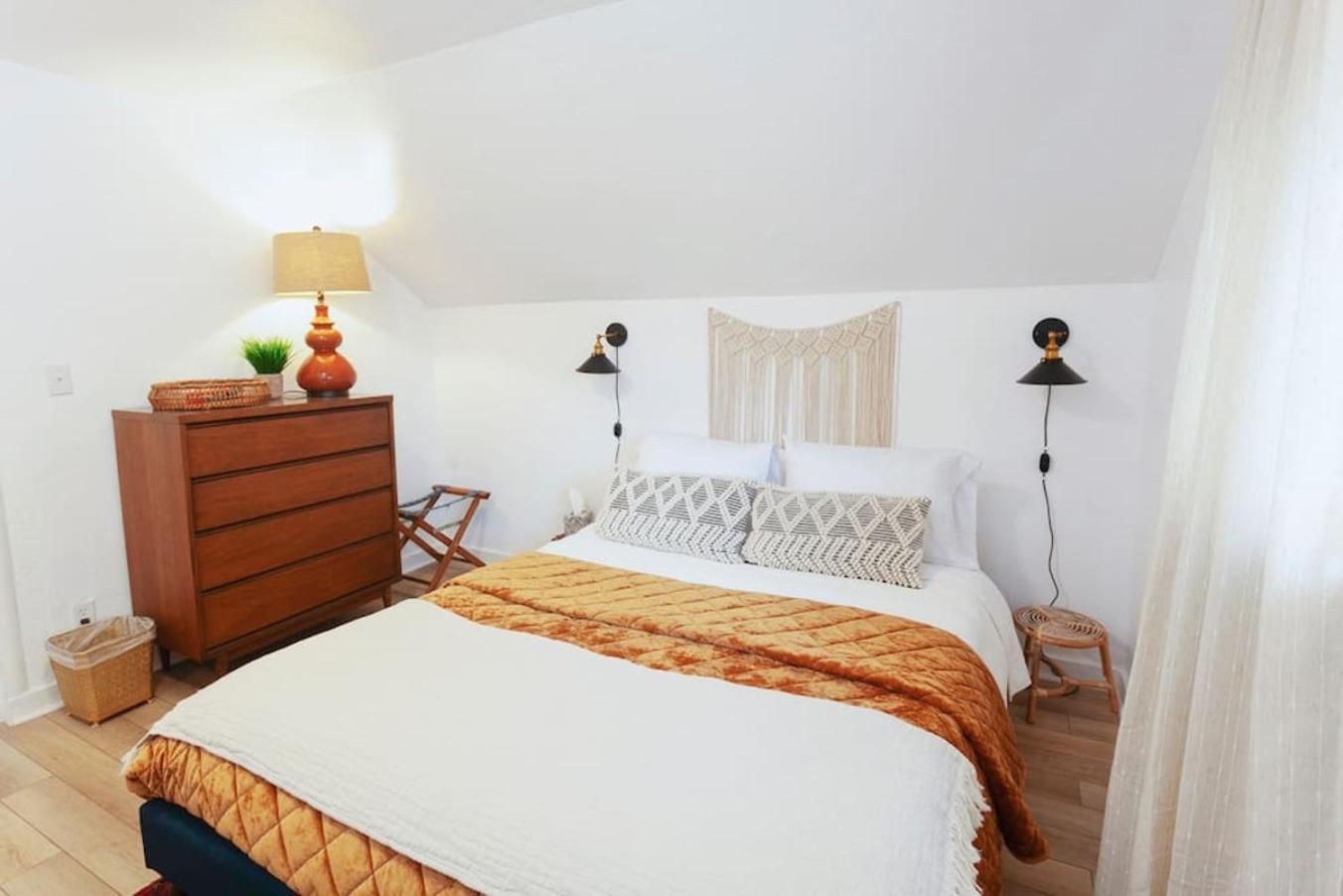 Classic & Cozy Apartments - Parking & Close To Dw Medford Exterior photo